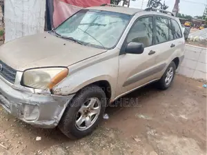 Toyota RAV4 Automatic 2003 Gold
