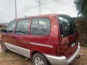 Nissan Serena 1998