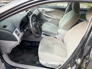 Toyota Corolla LE 4dr Sedan (1.8L 4cyl 4A) 2013 Gray