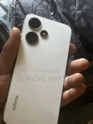 Infinix Hot 30 Play 128 GB Silver
