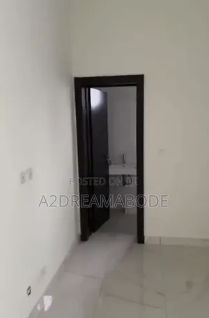 3bdrm Apartment in Ikeja Gra for rent