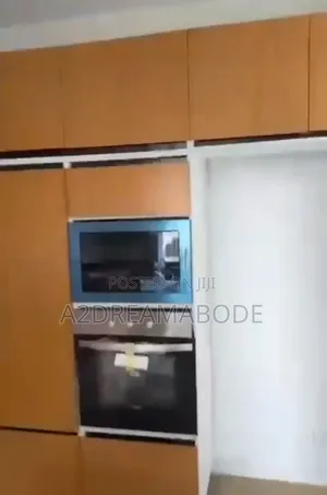 3bdrm Apartment in Ikeja Gra for rent