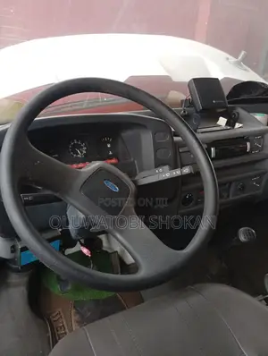 Ford Transit 2000 Pink