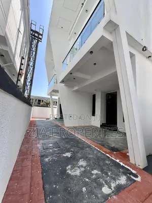 3bdrm Duplex in Ikota for sale