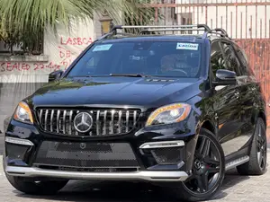 Mercedes-Benz M Class ML63 AMG 4dr SUV AWD (5.5L 8cyl Turbo 7A) 2015 Black 