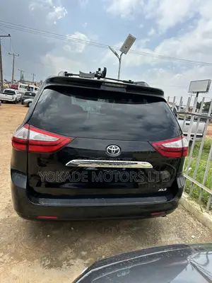 Toyota Sienna XLE 7 Passenger (3.5L 6cyl 8A) 2017 Black