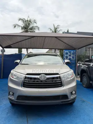 Toyota Highlander Limited Platinum V6 4x4 (3.5L 6cyl 6A) 2016 Gold