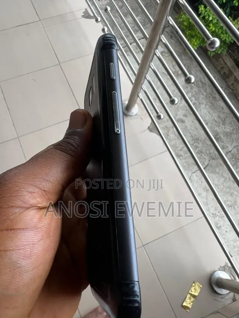 Samsung Galaxy S7 active 32 GB Black