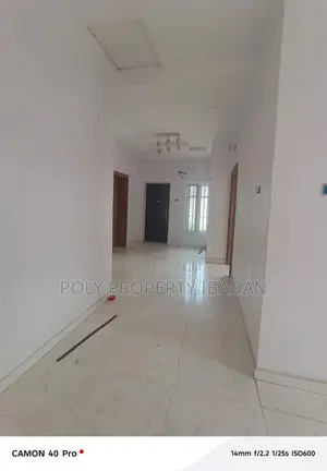 4bdrm Duplex in Jericho for rent