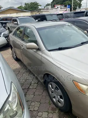 Toyota Camry LE 4dr Sedan (2.4L 4cyl 5A) 2006 Gold