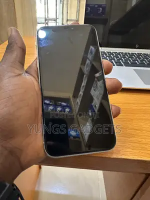 Apple iPhone 11 64 GB White
