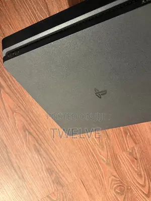 Play Station 4