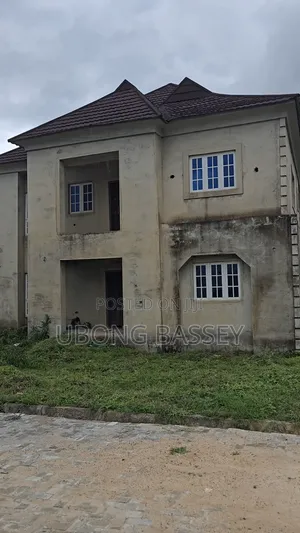 5 Bedrooms Duplex for Sale
