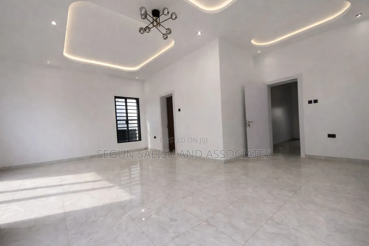 5 Bedroom Semi Detached Duplex