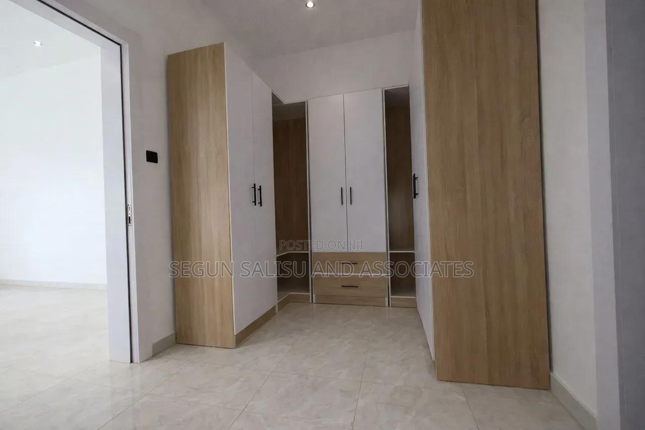 5 Bedroom Semi Detached Duplex