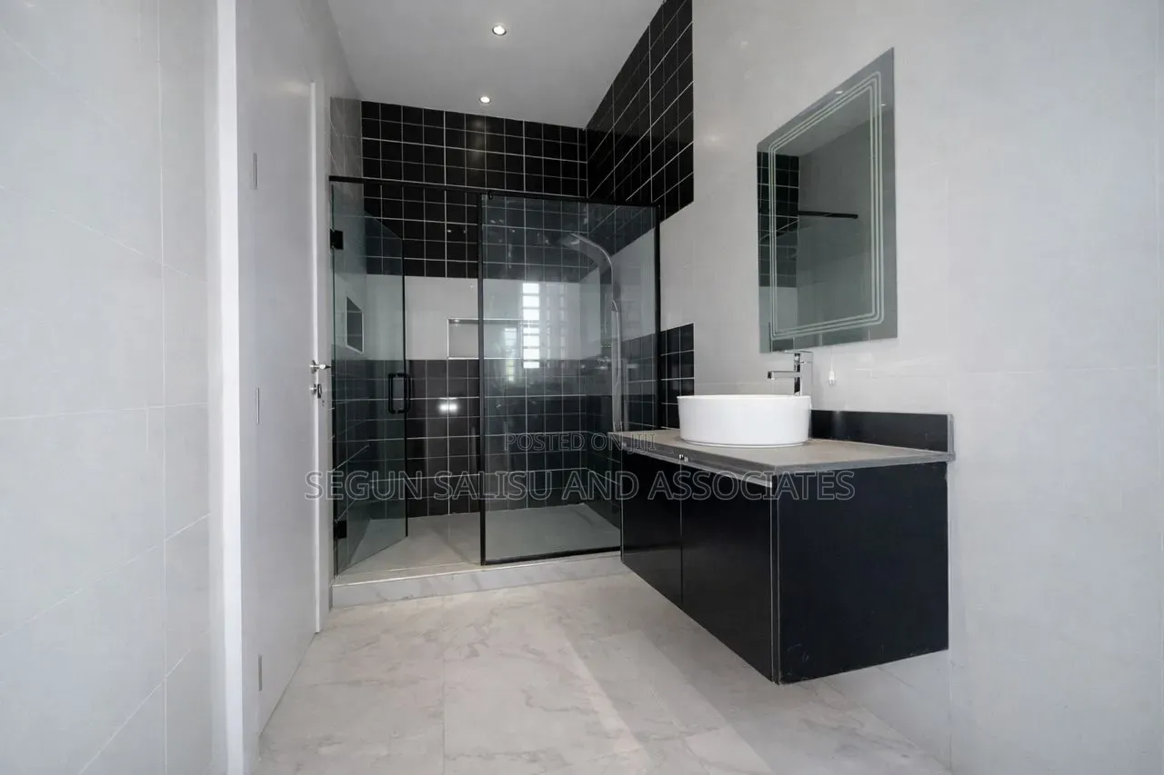 5 Bedroom Semi Detached Duplex