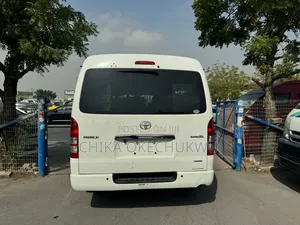 Toyota HiAce 2012 White