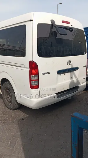 Toyota HiAce 2012 White