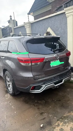 Toyota Highlander XLE V6 4x4 (3.5L 6cyl 6A) 2016 Gray