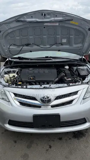 Toyota Corolla LE 4dr Sedan (1.8L 4cyl 4A) 2013 Silver