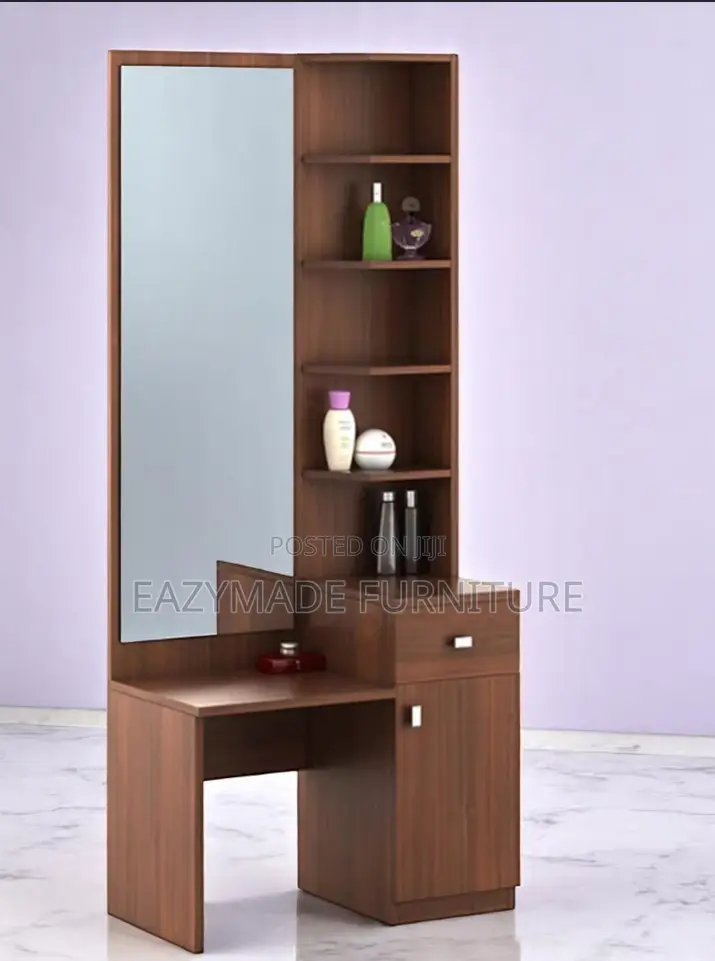 A Very Good Vanity Dressing Mirror