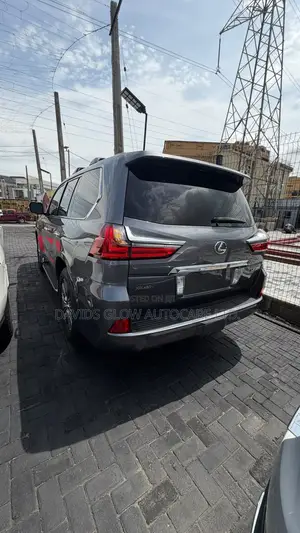 Lexus LX 570 AWD 2017 Gray