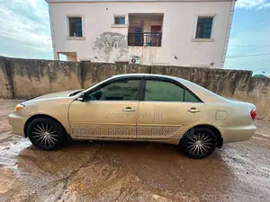 Toyota Camry 2006 Gold