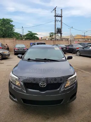 Toyota Corolla Base 4dr Sedan (1.8L 4cyl 5M) 2011 Gray