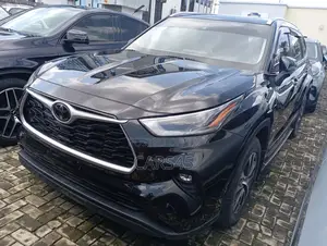 New Toyota Highlander XLE 2021 Black