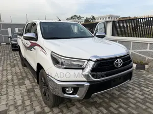 Toyota Hilux 2021 White