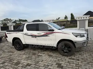 Toyota Hilux 2021 White