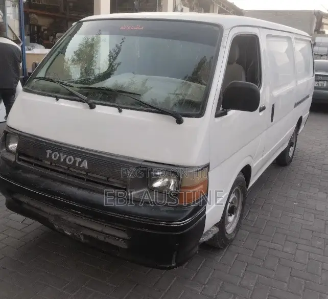 Toyota HiAce 2000 White