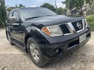 Nissan Pathfinder SE 2005 Black