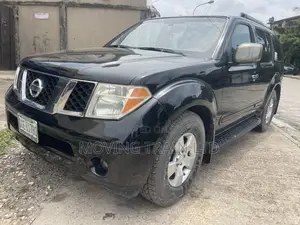 Nissan Pathfinder SE 2005 Black
