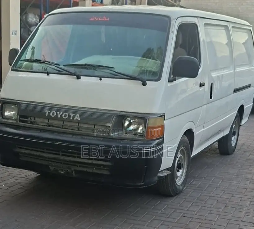 Toyota HiAce 2000 White
