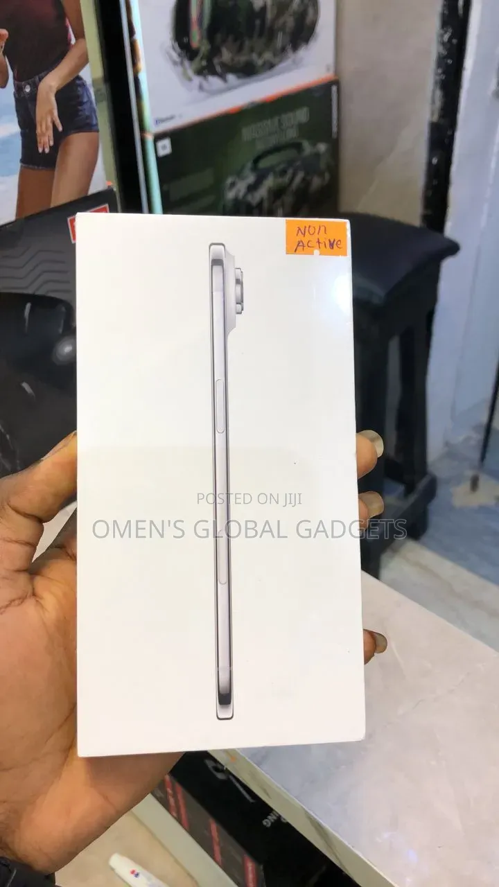 New Apple iPhone 17 256 GB Silver