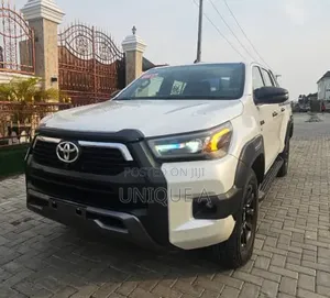 Toyota Tundra 2022 White