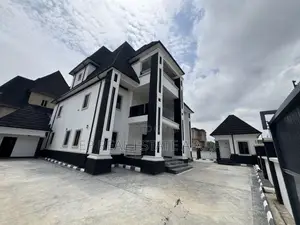 5bdrm Duplex in Dakwo District for sale