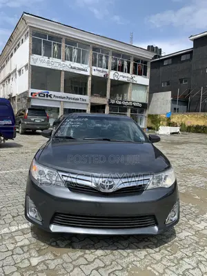 Toyota Camry LE 4dr Sedan (2.5L 4cyl 6A) 2012 Gray