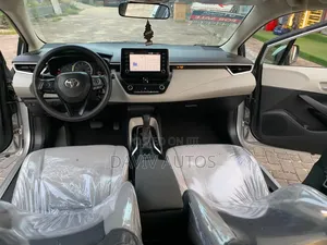 Toyota Corolla LE 2020 Silver