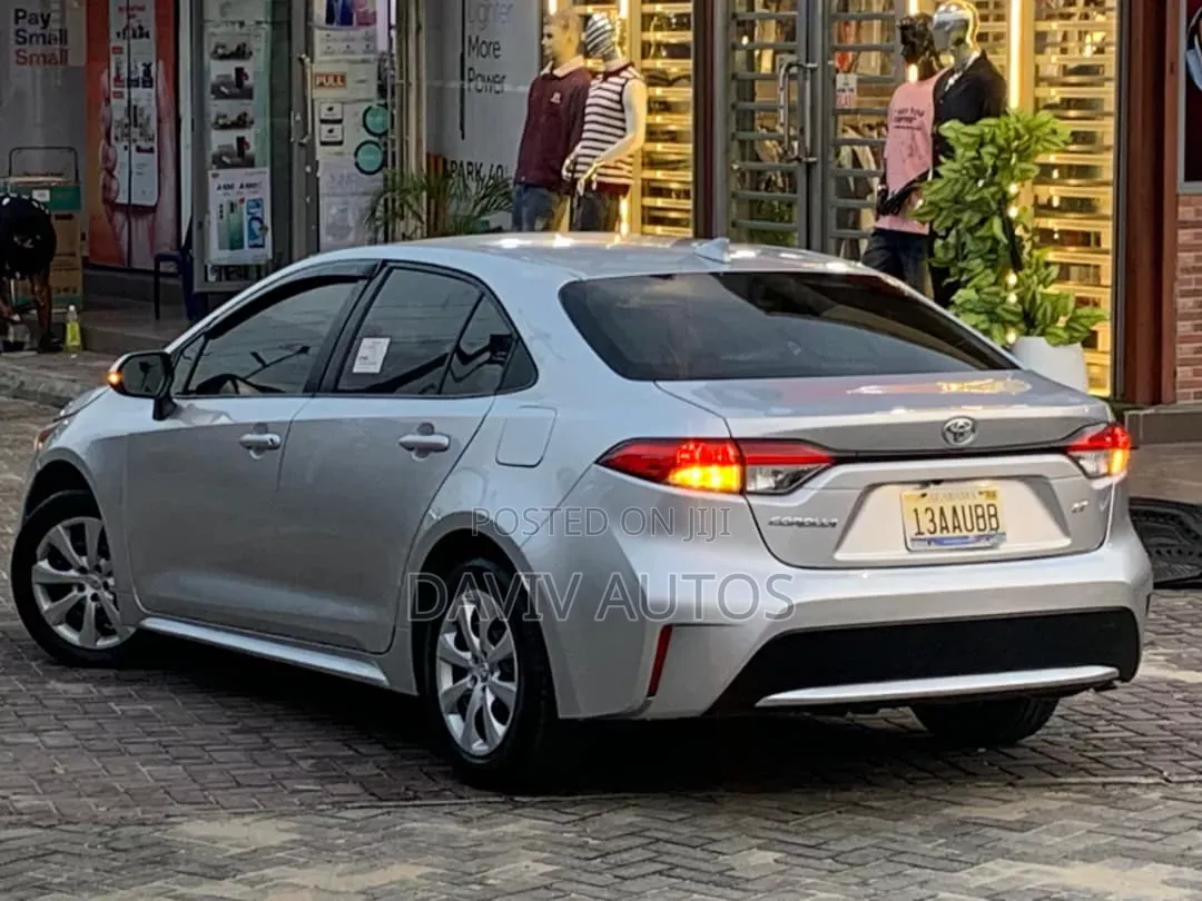 Toyota Corolla LE 2020 Silver