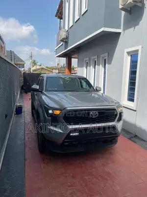 Toyota Tacoma SR5 Double Cab 5' Bed AT 2024 Gray