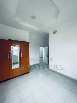 2bdrm Apartment in Lekki Phase 1 for rent