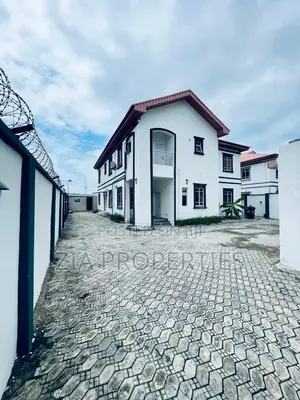 2bdrm Apartment in Lekki Phase 1 for rent