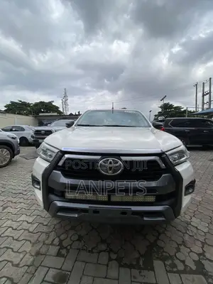 Toyota Hilux 2018 White