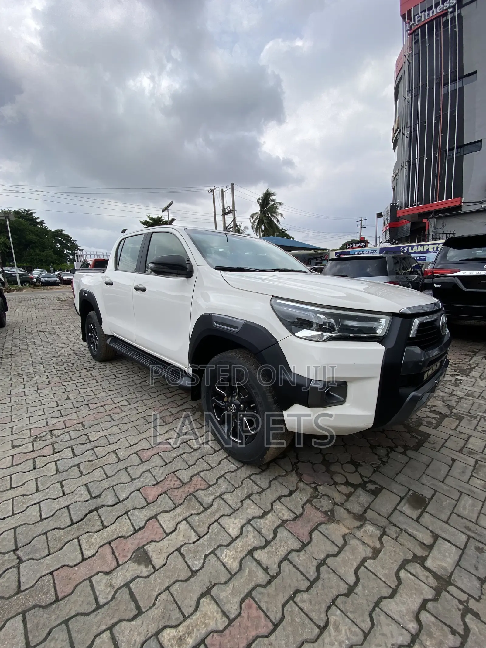 Toyota Hilux 2018 White