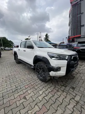 Toyota Hilux 2018 White