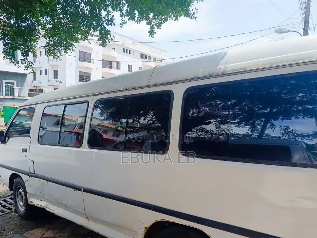 Hyundai H-100 2004 White