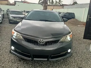 Toyota Camry SE 4dr Sedan w/Prod. End 11/13 (3.5L 6cyl 6A) 2014 Gray