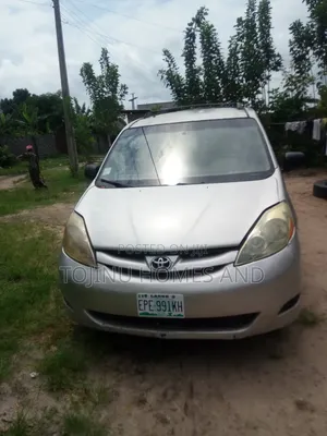 Toyota Sienna LE 2008 Gray